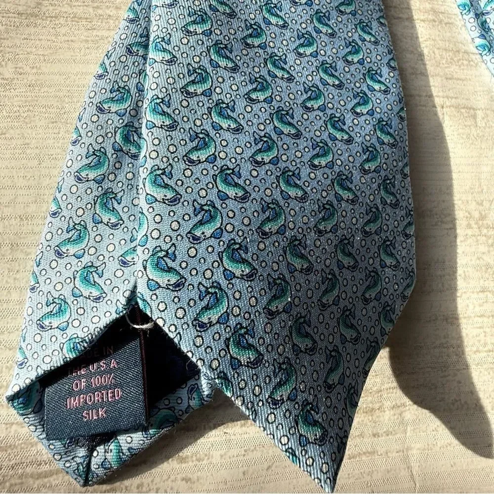 Vineyard Vines 100% Silk Tie Whake style 48 inch blue